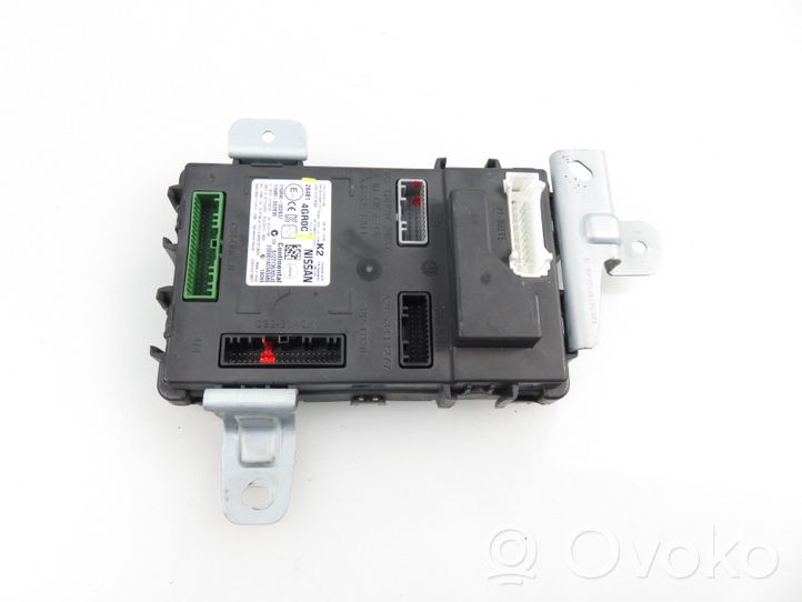 Infiniti Q50 Module confort 