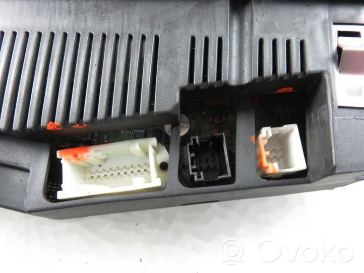 BMW 3 E46 Salono ventiliatoriaus reguliavimo jungtukas 5HB00773804