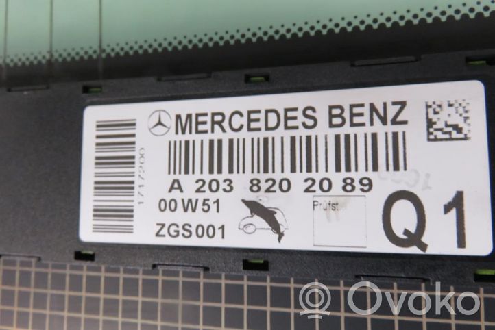 Mercedes-Benz C W203 Galinis stiklas 