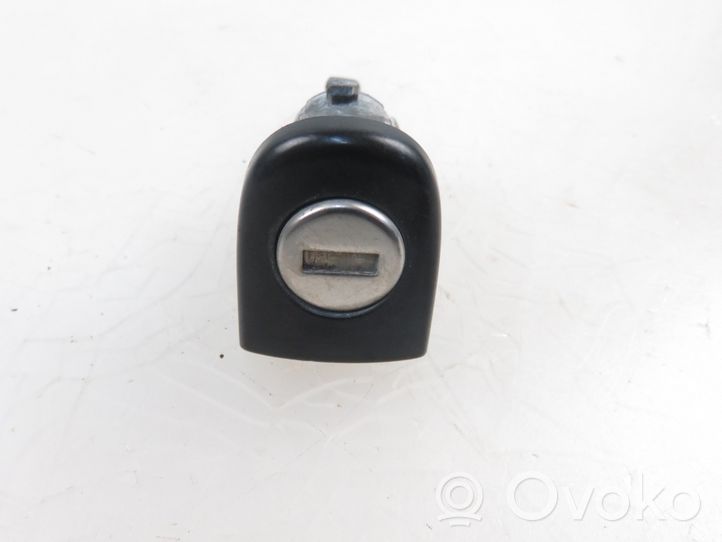 Volkswagen Golf IV Front door lock (next to the handle) 