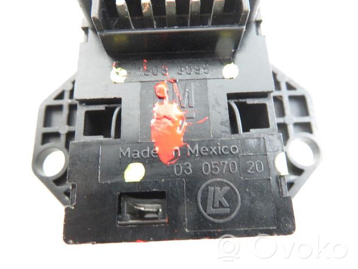 Hummer H2 Seat heating relay 03057020