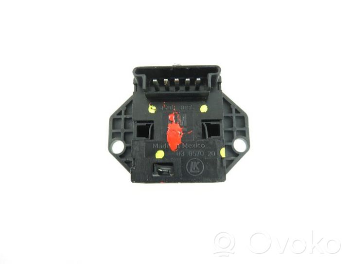 Hummer H2 Seat heating relay 03057020