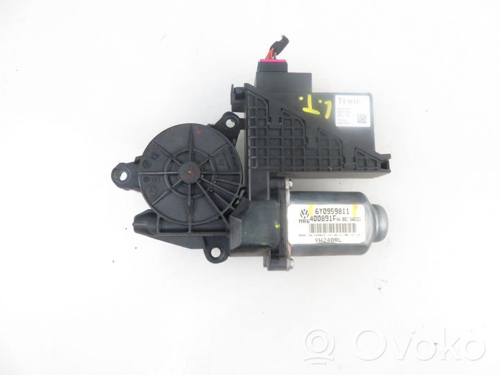 Volkswagen Polo IV 9N3 Rear door window regulator motor 