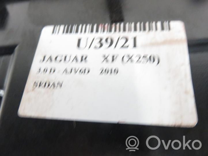 Jaguar XF Glāžu turētājs 