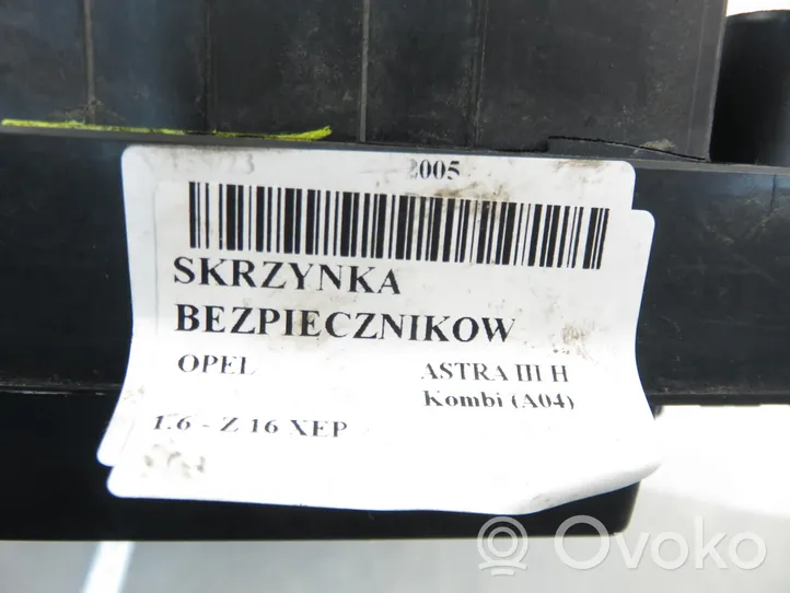 Opel Astra H Skrzynka bezpieczników / Komplet 5DK00866814