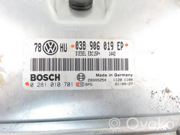 Volkswagen PASSAT B5.5 Moottorin ohjainlaite/moduuli 0281010701