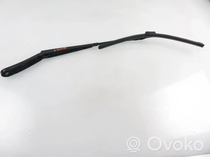 BMW X3 F25 Front wiper blade arm 