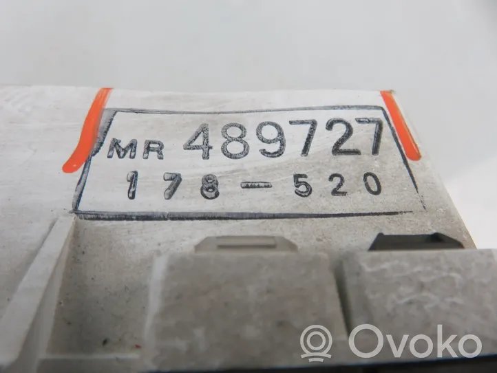 Mitsubishi Space Runner Tachimetro (quadro strumenti) 