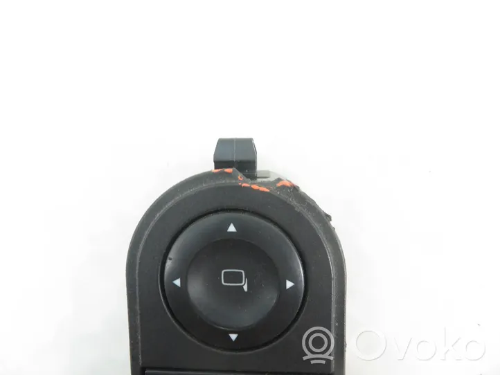 Opel Zafira B Electric window control switch 