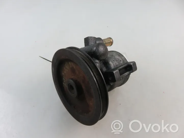 Opel Corsa B Pompe de direction assistée 