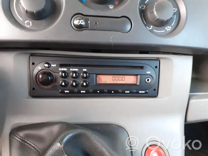 Renault Kangoo II Radio/CD/DVD/GPS-pääyksikkö 