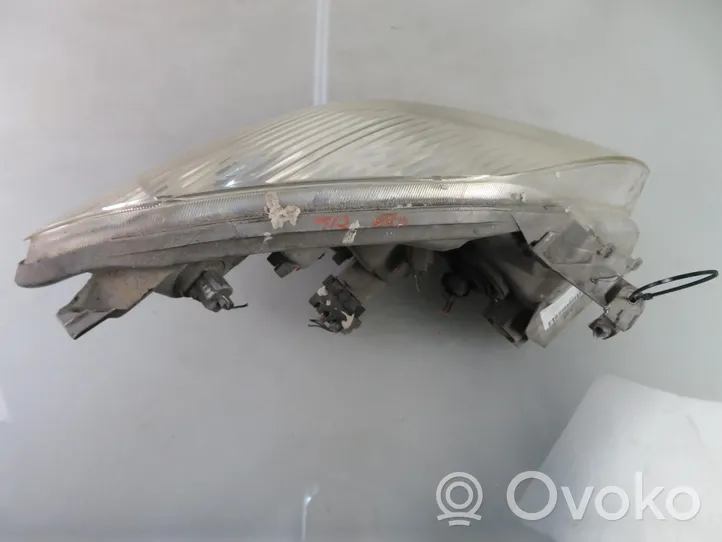 Toyota Corolla Verso E121 Lampa przednia 