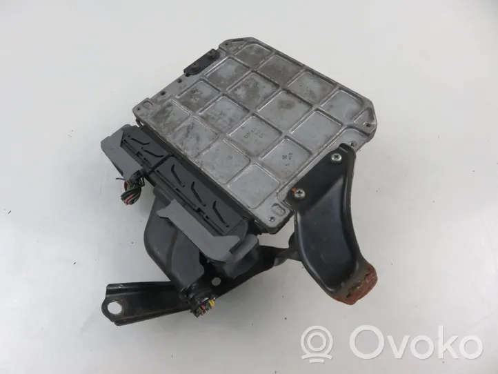 Toyota RAV 4 (XA30) Variklio valdymo blokas 1758007734