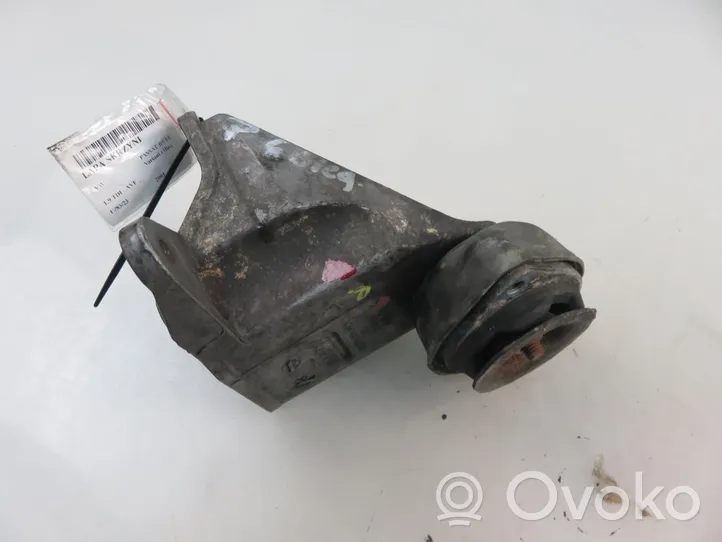 Volkswagen PASSAT B5.5 Supporto di montaggio scatola del cambio 