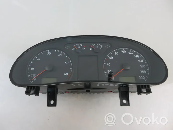 Volkswagen Polo IV 9N3 Geschwindigkeitsmesser Cockpit 