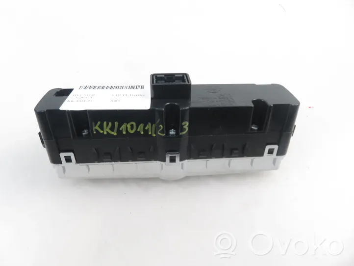 Hyundai Coupe Botón interruptor de luz de peligro 25000001800H