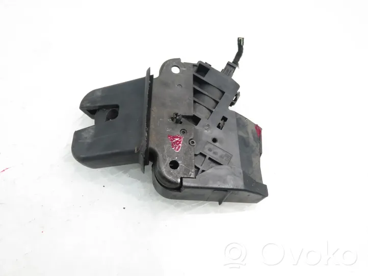 Audi A8 S8 D3 4E Serrure de loquet coffre 4E0827645