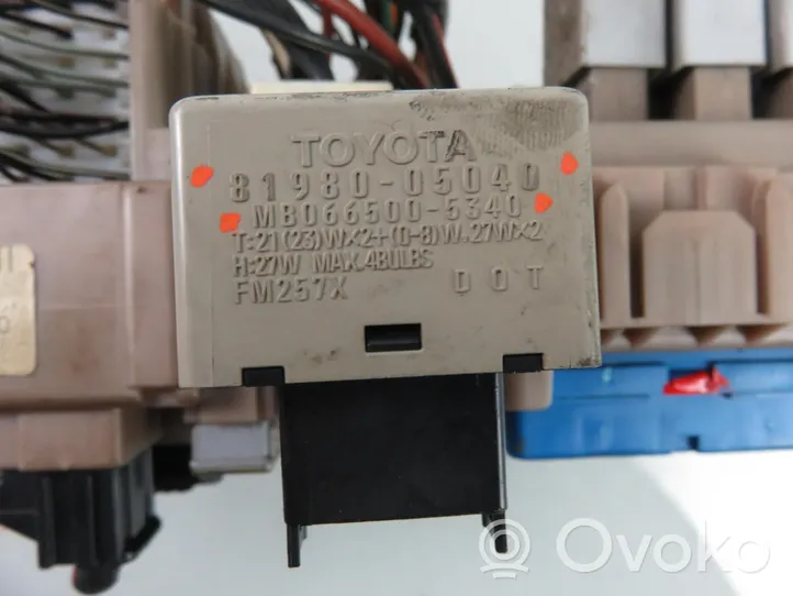 Toyota Corolla E120 E130 Module de contrôle carrosserie centrale 8198005040