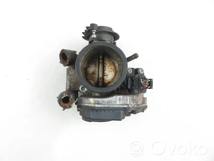 Audi A4 S4 B5 8D Throttle body valve 