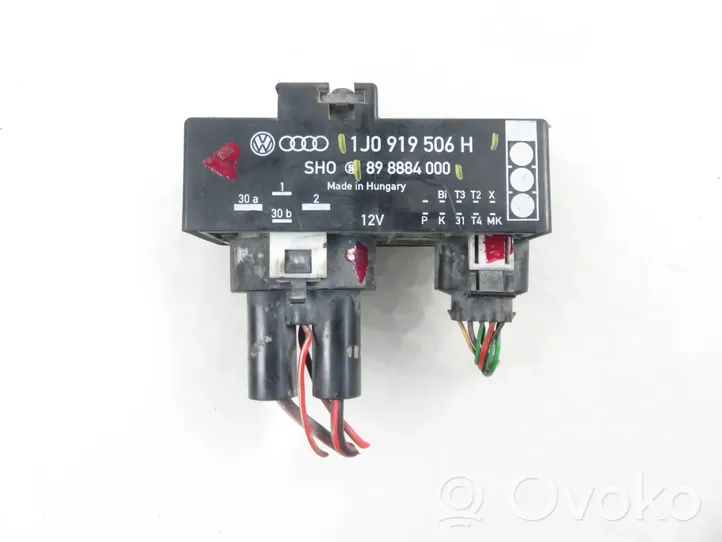 Volkswagen Golf IV Coolant fan relay 898884000