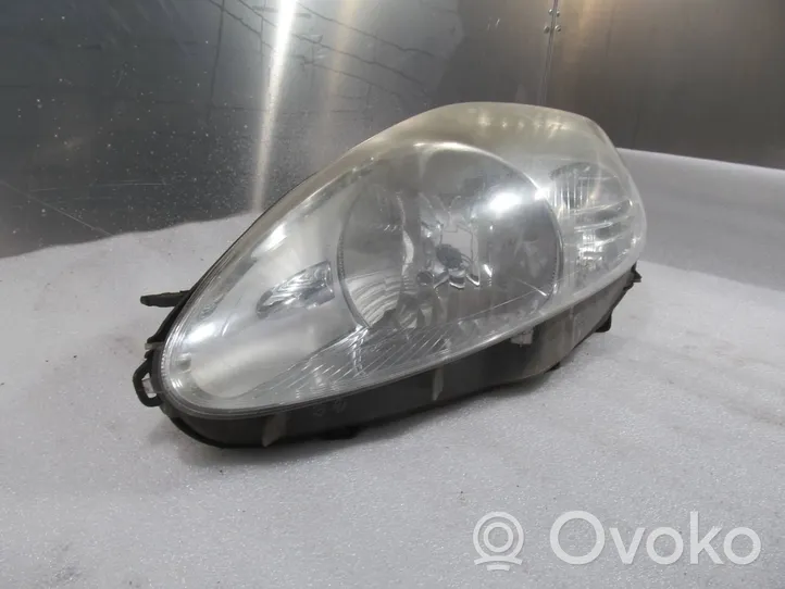 Fiat Grande Punto Lampa przednia 89101387