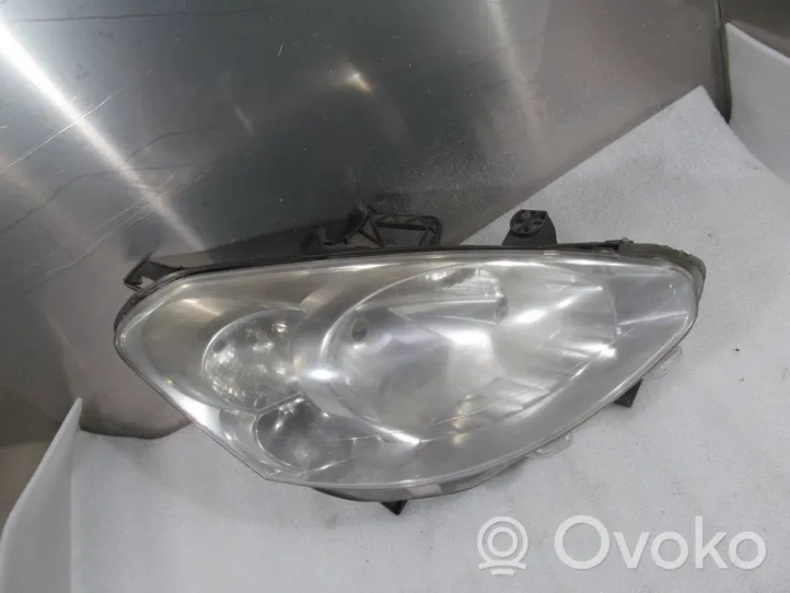 Peugeot Partner Lampa przednia 9677202380