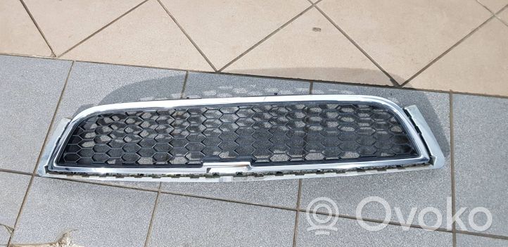 Chevrolet Captiva Front bumper upper radiator grill 