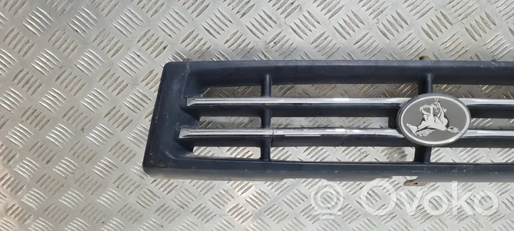 Hyundai Galloper Grille calandre supérieure de pare-chocs avant 