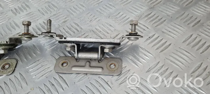 Isuzu D-Max Tailgate hinge 