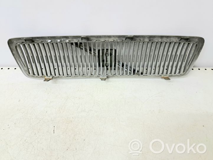 Volvo V70 Grille calandre supérieure de pare-chocs avant 