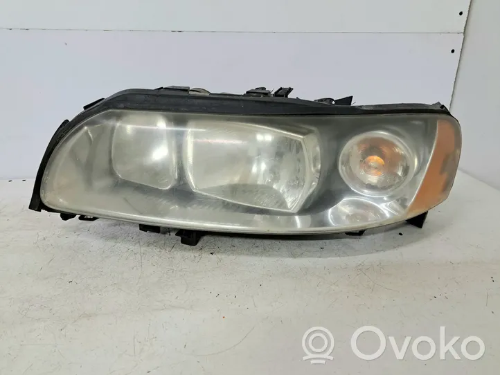 Volvo V70 Lampa przednia 