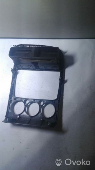 Toyota Avensis T220 Radion/GPS-laitteen pääyksikön kehys 5541220710