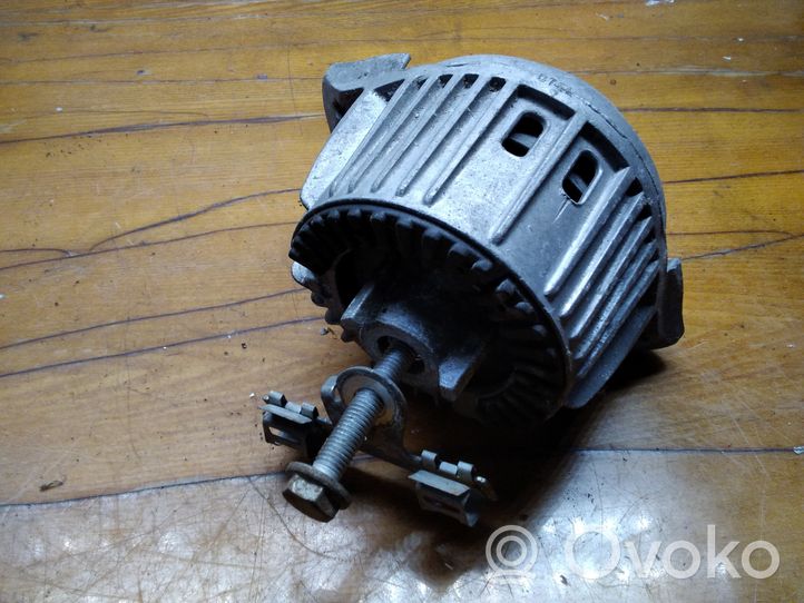 Mercedes-Benz E AMG W212 Supporto di montaggio del motore A2042405017