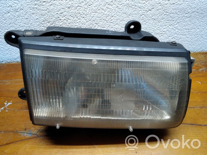 Isuzu Rodeo Lampa przednia 1AJ935186