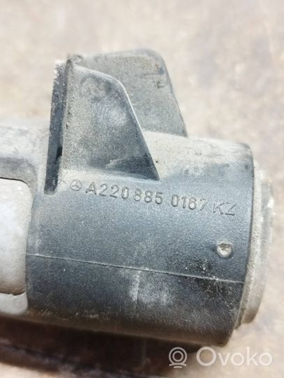 Mercedes-Benz S W220 Support de capteur de stationnement arrière PDC A2208850167