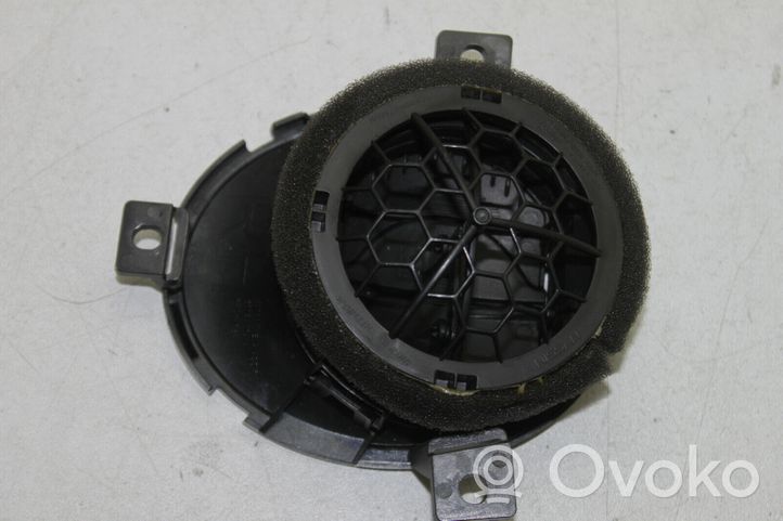 Nissan Juke I F15 Copertura griglia di ventilazione laterale cruscotto 687601KE0A