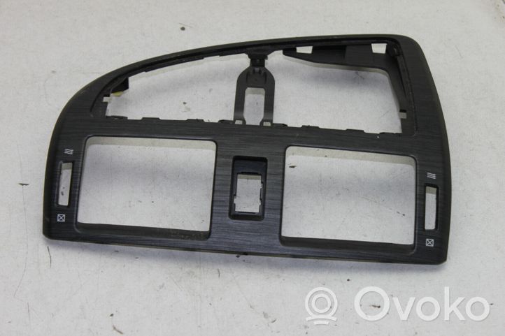 Toyota Avensis T270 Panelės apdailos skydas (centrinis) 5567005100