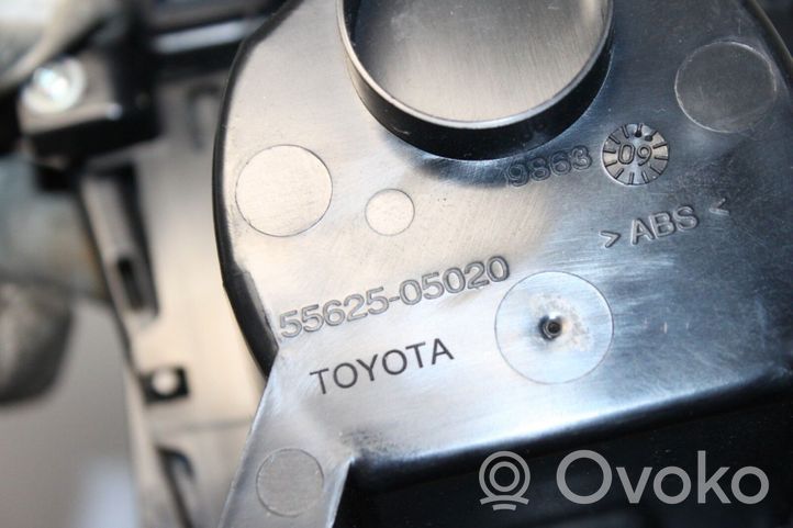 Toyota Avensis T270 Contour de levier de vitesses 5562505020