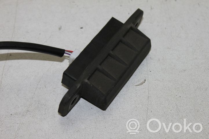 Toyota Avensis T270 Tailgate opening switch 