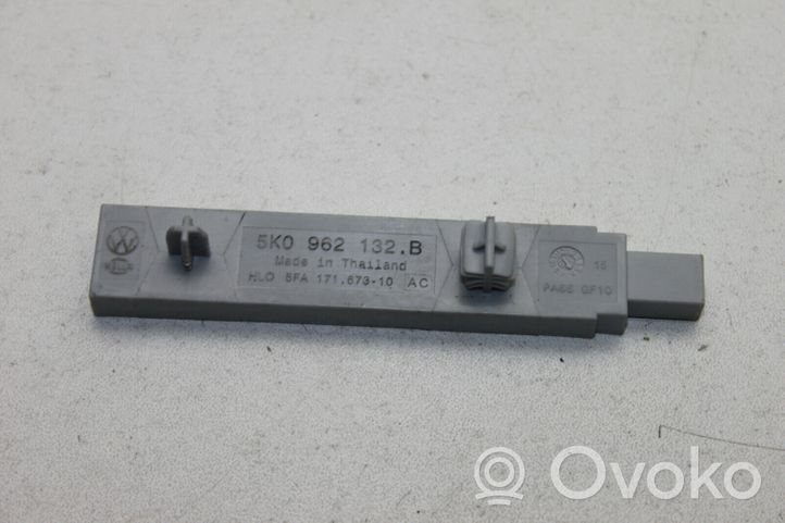 Volkswagen Tiguan Radion pystyantenni 5K0962132B