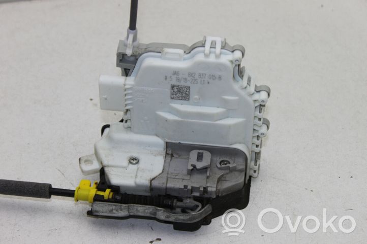 Audi A4 S4 B9 Zamek drzwi przednich 8X2837015B