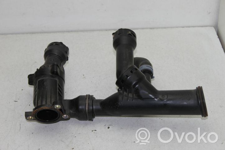 Audi A5 Boîtier de thermostat / thermostat 04L121026R