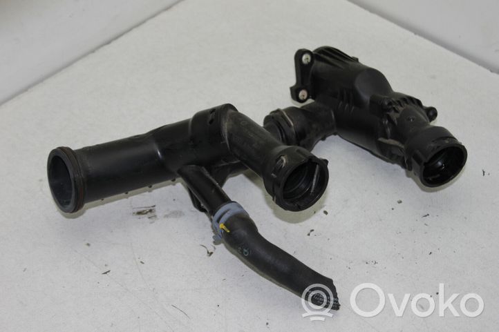 Audi A5 Boîtier de thermostat / thermostat 04L121026R