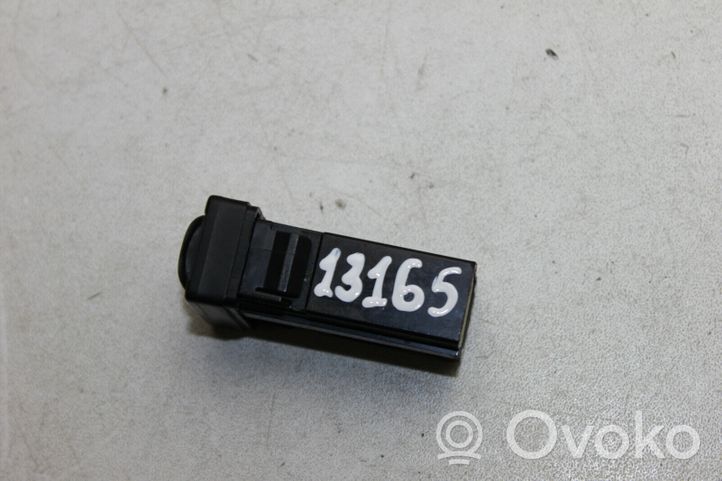 Toyota Avensis T250 Connettore plug in AUX 8619005010