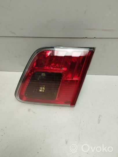 Toyota Avensis T270 Lampy tylnej klapy bagażnika 8158005090