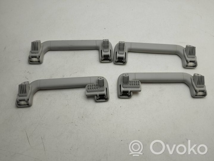 Volkswagen Touareg II Un set di maniglie per il soffitto 7P0857643B