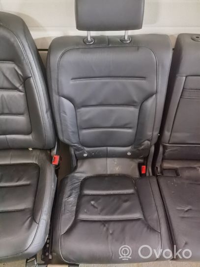 Volkswagen Touareg II Set di rivestimento sedili e portiere 