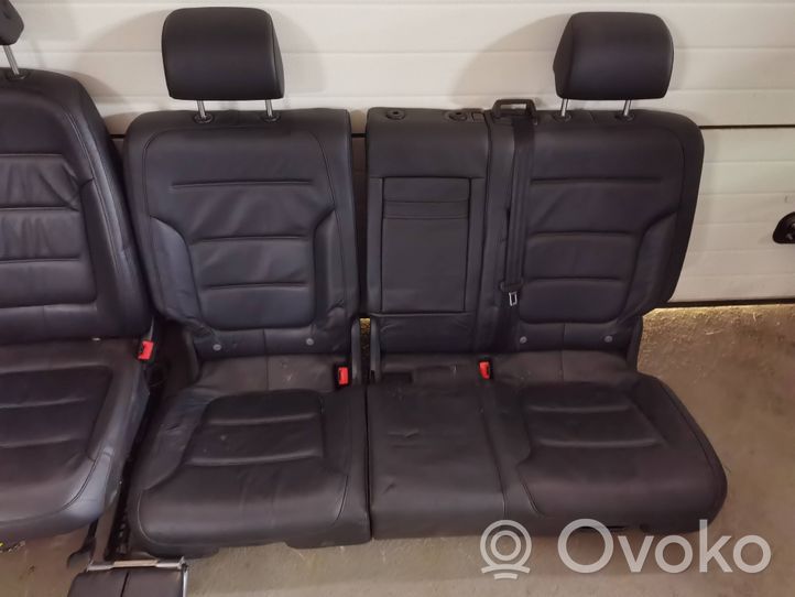 Volkswagen Touareg II Set di rivestimento sedili e portiere 