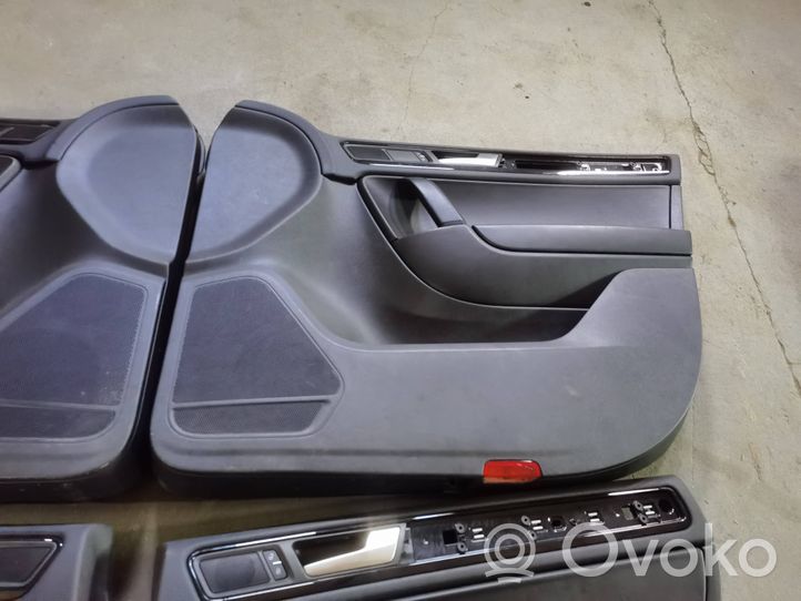 Volkswagen Touareg II Set di rivestimento sedili e portiere 