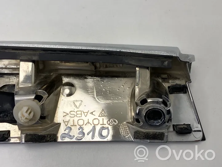 Toyota Corolla E210 E21 Éclairage de plaque d'immatriculation 7681102J30